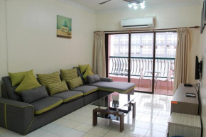 Marina Court Resort Condominium Town Homestay